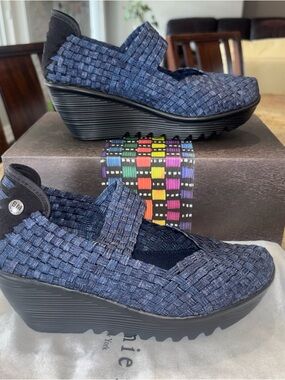 Bernie Mev. Lulia Memory Foam Wedges NIB